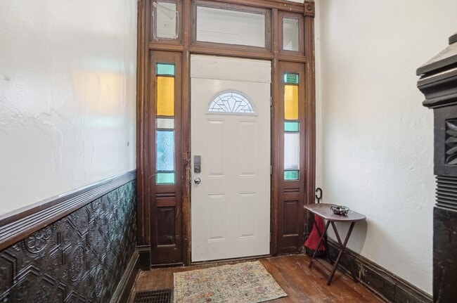 Building Photo - 7 bed/2 bath on Rohs St., Mins. from UC for Only $600/pp ($4,200/mo)!