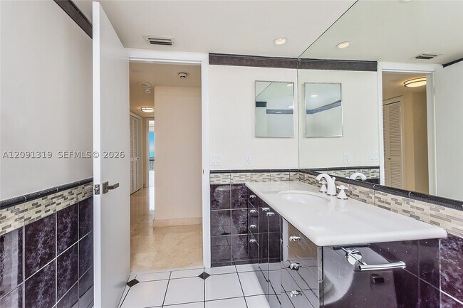 Building Photo - 881 Ocean Dr