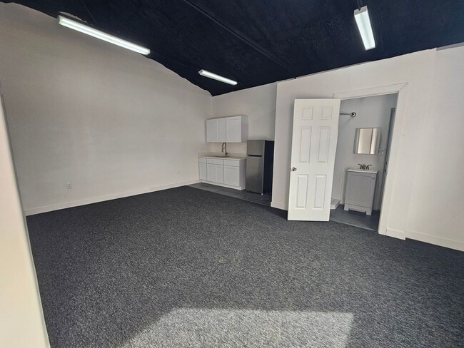 Building Photo - DETACHED ONE BEDROOM CASITA ON HORSE PROPERTY