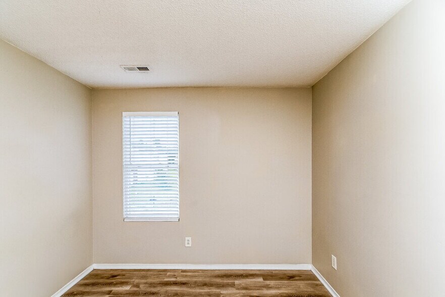 Building Photo - 912 Mailwood Dr