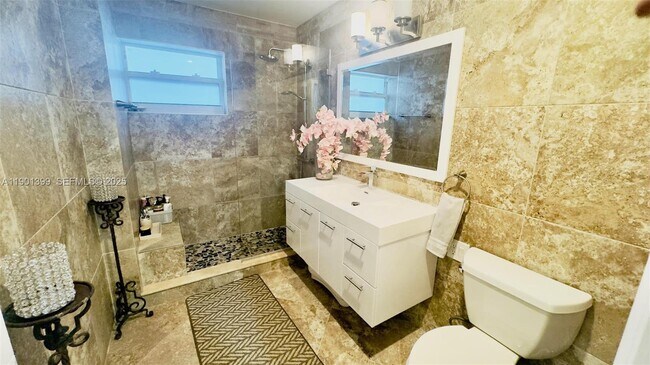 Building Photo - 329 SE 3rd St