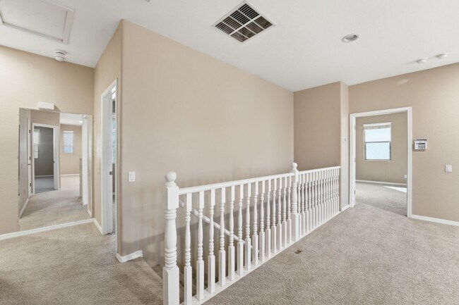 Building Photo - Spacious 3-Bedroom + Loft Home with Mountain Views in Stetson Valley