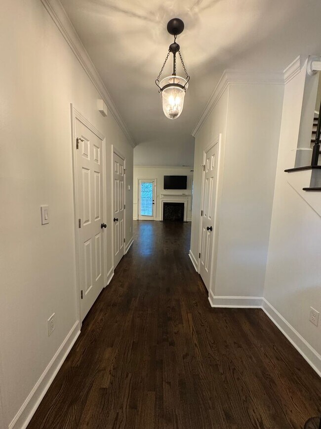 Building Photo - Nice Brick 2/2.5 Townhome in Atlanta- $2,750