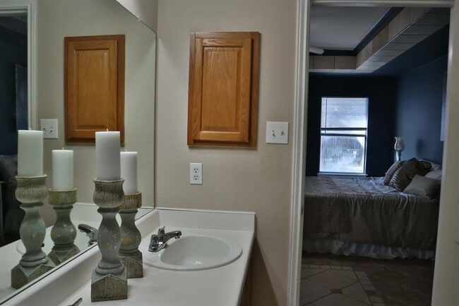 Building Photo - 717 Blair Ave