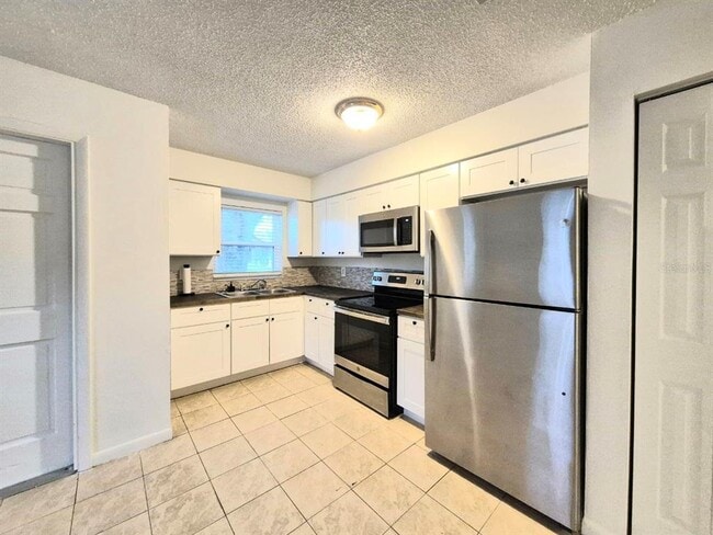 Building Photo - 2408 W Cypress St