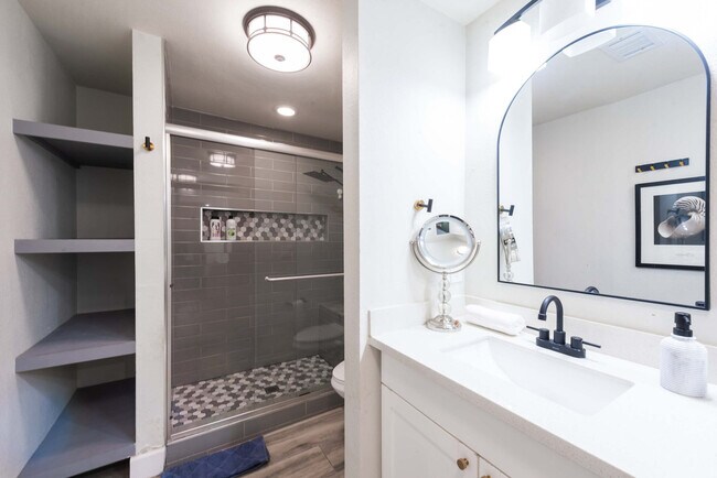 Building Photo - 3502 E Crocus Dr