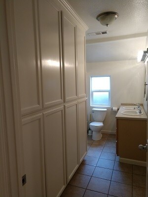 Building Photo - 1403 N Cherry St