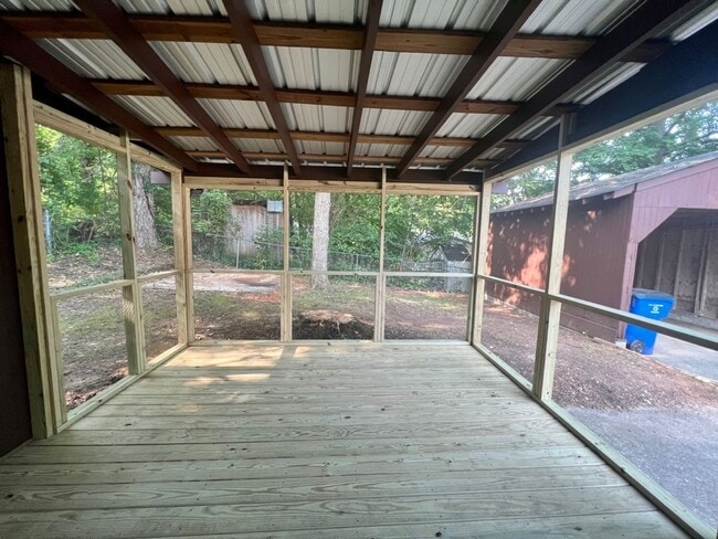 Building Photo - Three bedroom, 1 bath house in Burlington