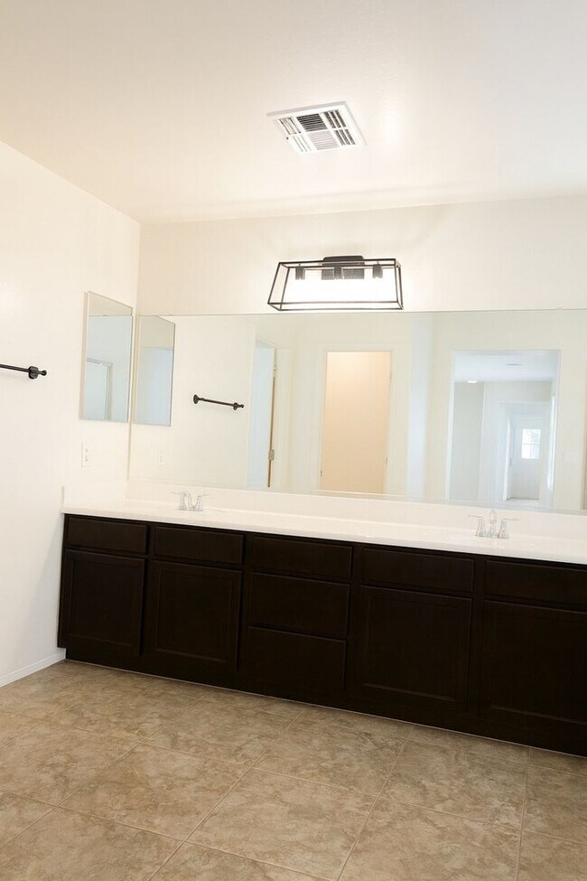 Building Photo - Charming 3BR House in Buckeye