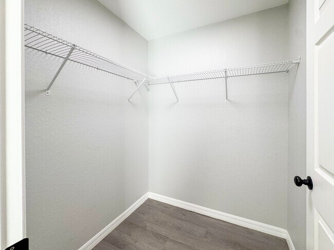 Building Photo - 6827 San Bruno Dr