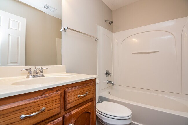 Building Photo - 748 Northwood West Cove