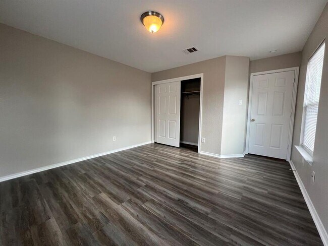 Building Photo - 13120 Dearbonne Dr