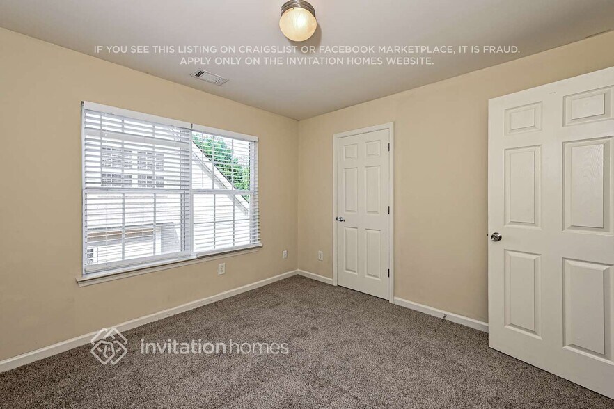 Building Photo - 909 Lakeside Ct