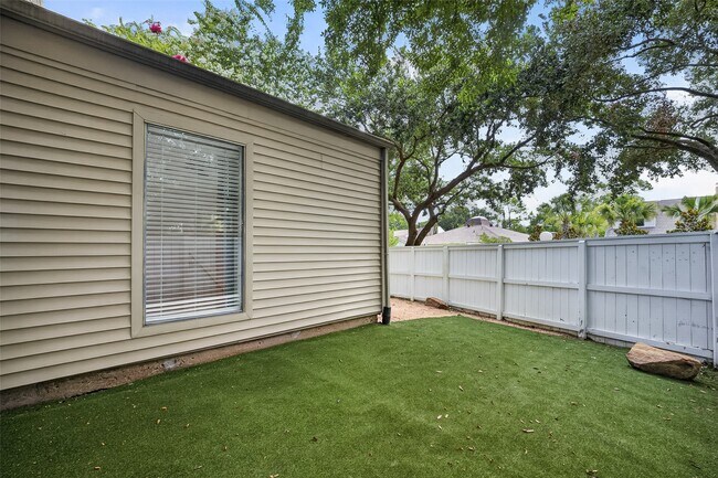 Building Photo - 1344 Chardonnay Dr