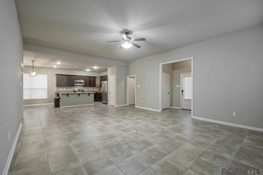 Building Photo - 641 Greenwich Dr