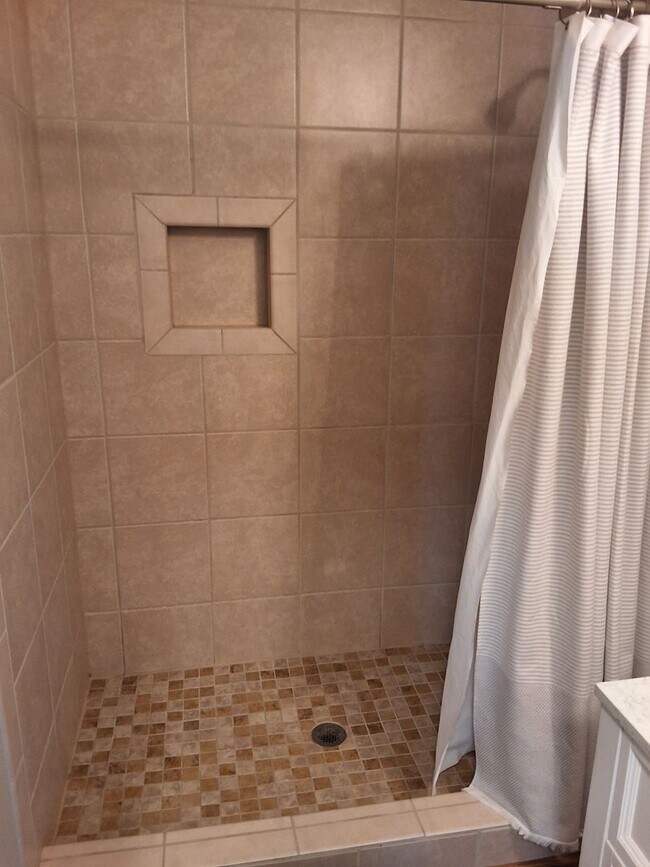 Building Photo - Knoxville 37914 - FULLY FURNISHED! 3 bedroom, 2 bath home - SHORT TERM LEASE AVAILABLE - Contact ...