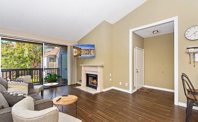 Primary Photo - Well-maintained 1 bedroom, 1 bathroom cond...
