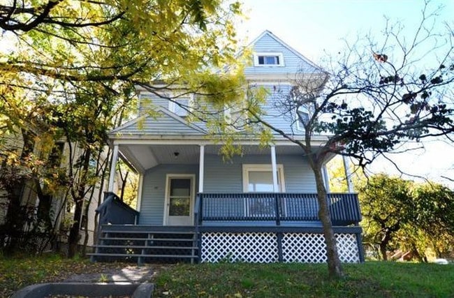 Building Photo - 90 Conklin Ave