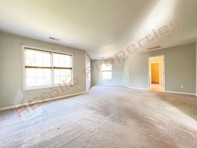 Building Photo - Lovely 4 Bedroom, 2.5 Bath Single-Family H...