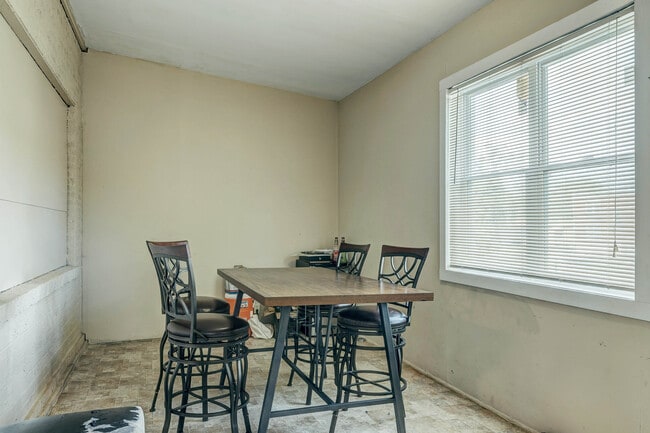 Building Photo - 6415 Cates Ave