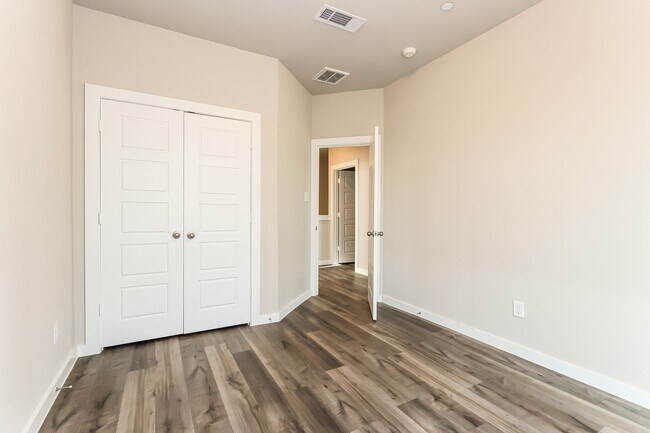 Building Photo - 357 N Centro Cir