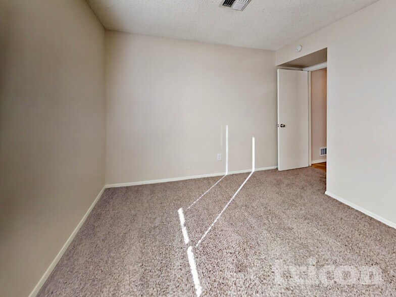 Building Photo - 6908 W Denton Ln