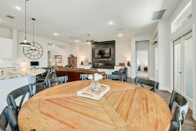 Building Photo - 805 Karst Cv