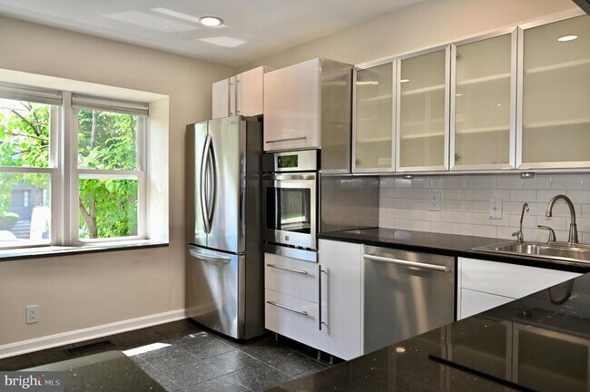 Building Photo - 10231 Arizona Cir