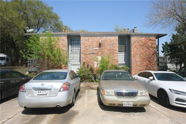 Building Photo - 11611 April Dr