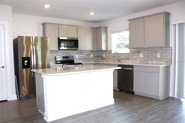 Building Photo - 30600 Thunderbird Dr