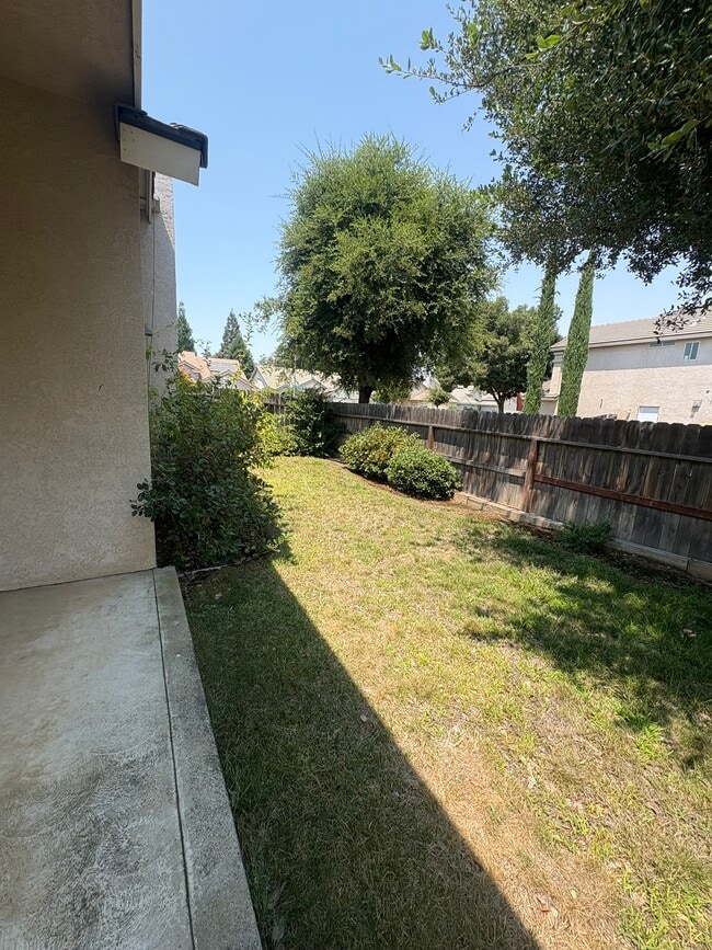 Building Photo - 10282 N Whitney Ave