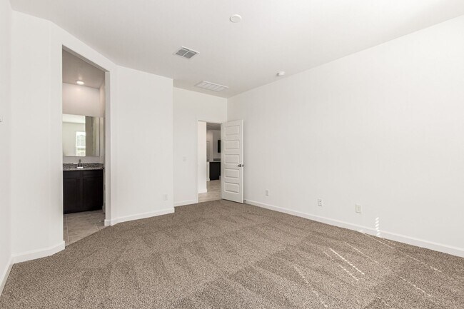 Building Photo - Brand New - Never Lived In 4 Bedroom / 2 B...