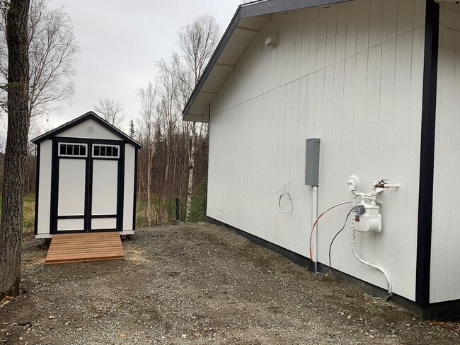 Building Photo - 1 Bedroom/1 Bathroom -- Fantastic Palmer Location!