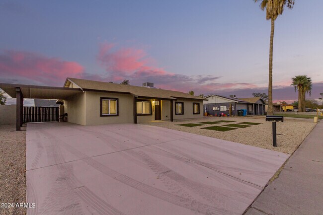 Building Photo - 1602 W Rockwood Dr