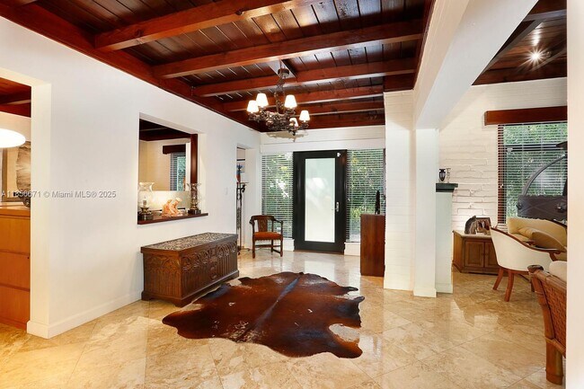 Building Photo - 2035 Tigertail Ave