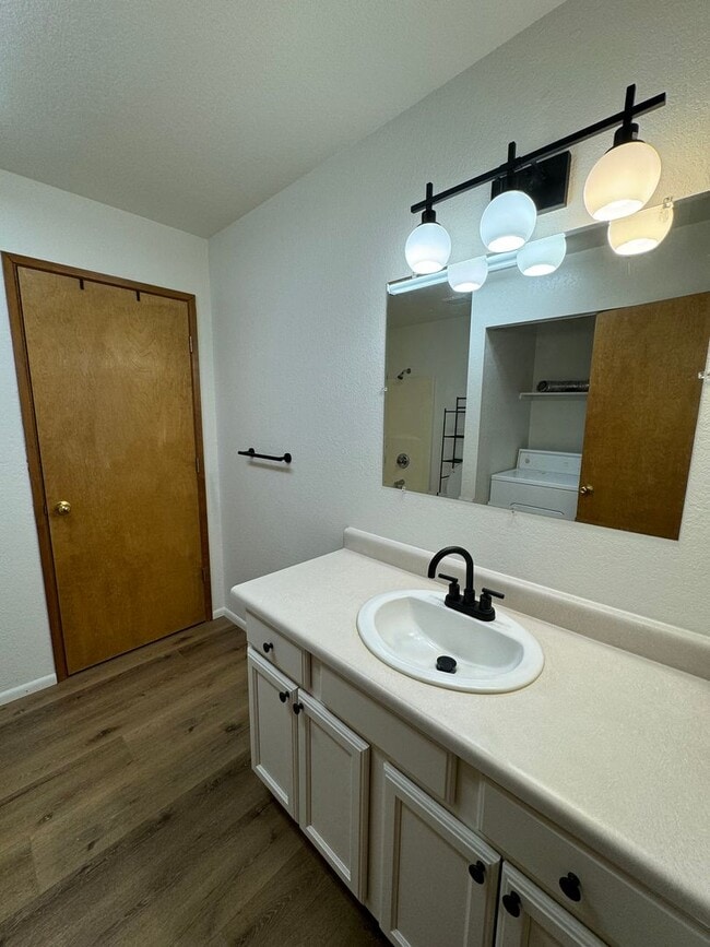 Building Photo - Newly Renovated Farmhouse style unit with ...