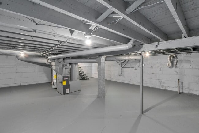 Building Photo - Single-Family House with 2BR and 1BA