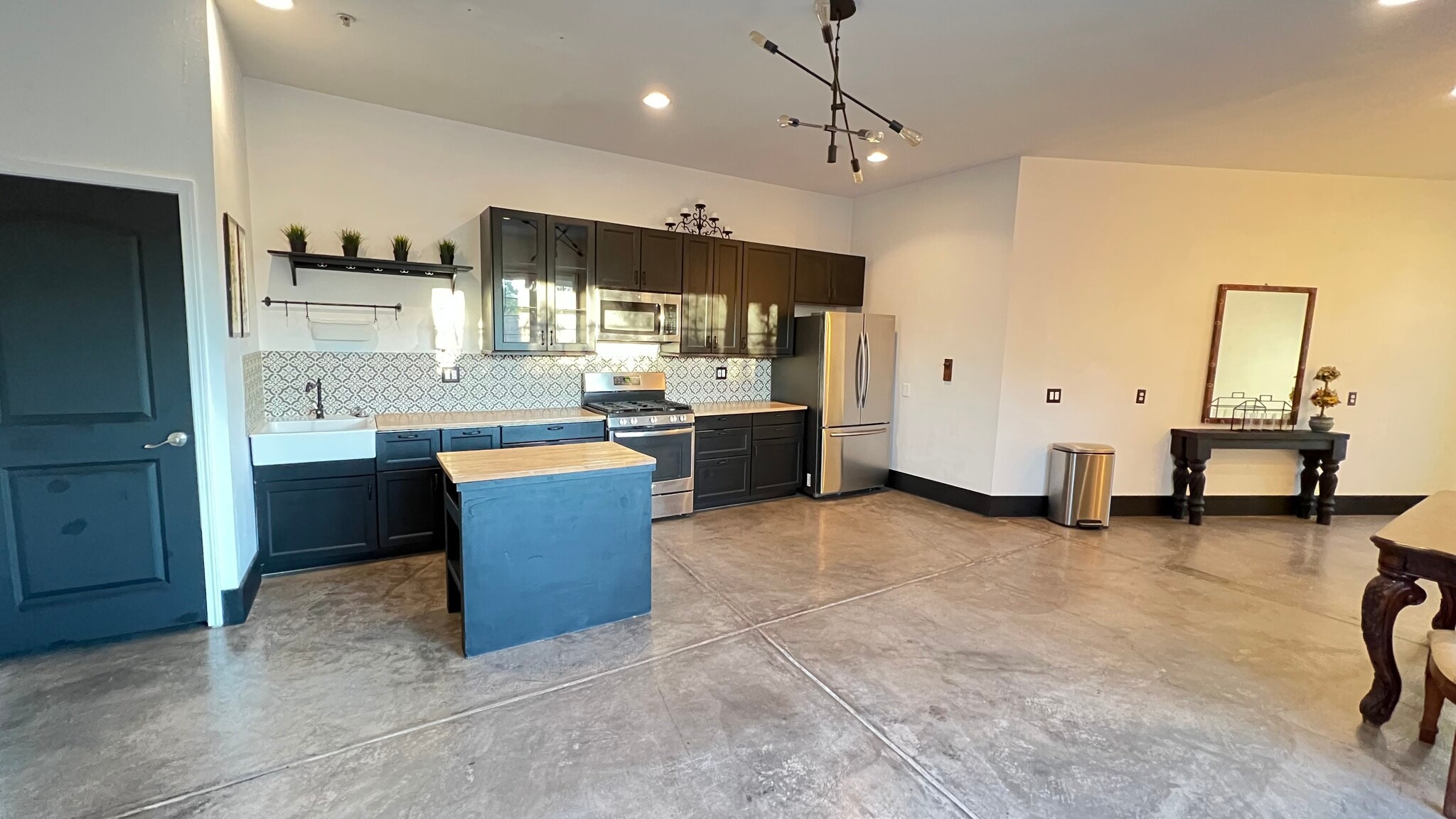 Building Photo - 17858 Sidwell St