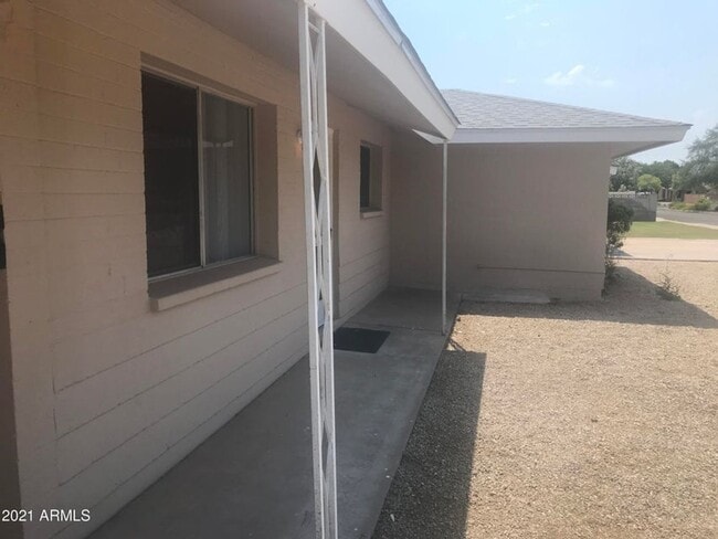 Building Photo - 4 Bed 2 Bath