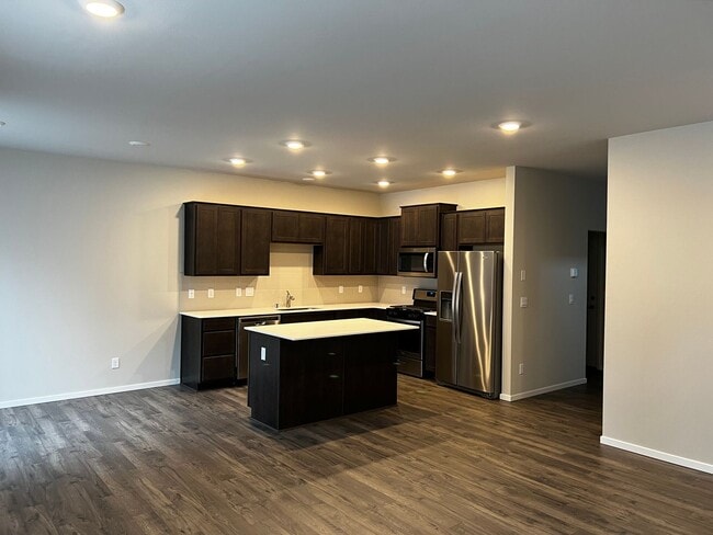 Building Photo - STO Langly Duplex