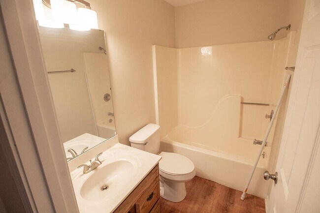 Building Photo - 1902 Mirtle Grove Ct