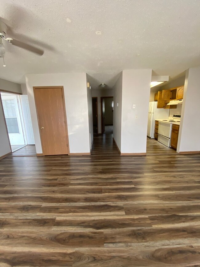 Building Photo - Lower Level 2 Bedroom Apartment for Rent!