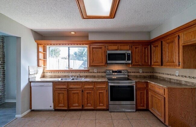 Building Photo - 2714 Owens Cross Dr