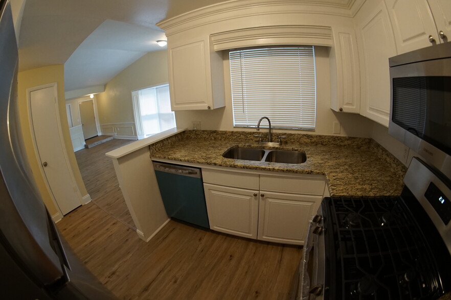 Building Photo - 6159 Sandcrest Cir