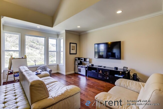 Building Photo - 3 br, 2 bath Condo - 32 Megan Dr, San Fran...