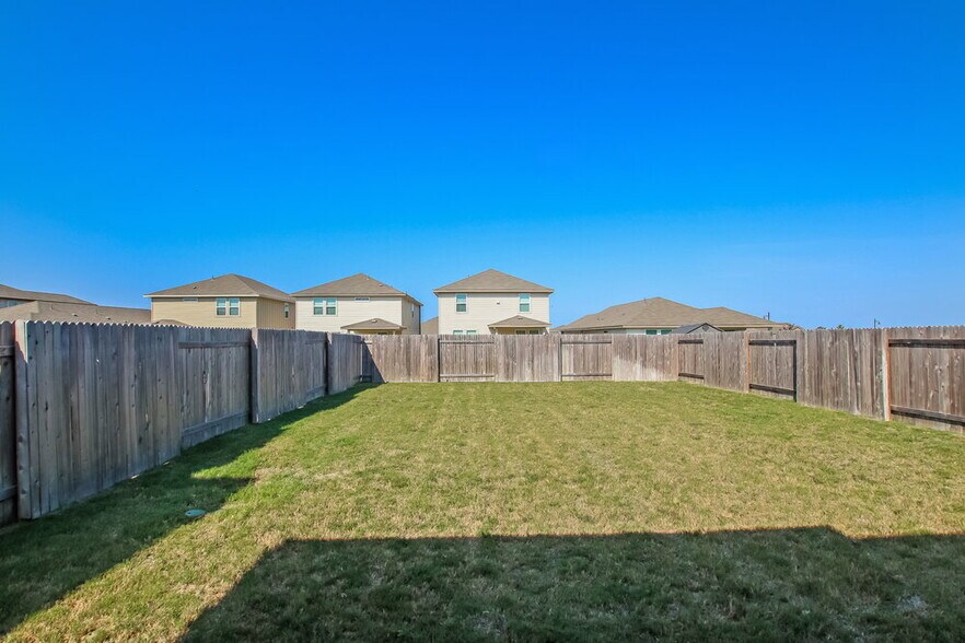 Building Photo - 137 Outlaw Dr