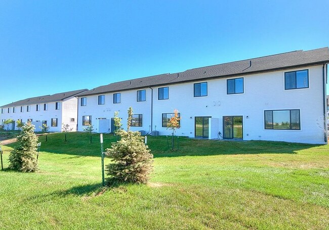 Building Photo - 6941 Holly Ct