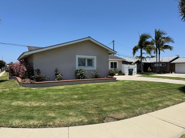Building Photo - 15841 Rollins Ln
