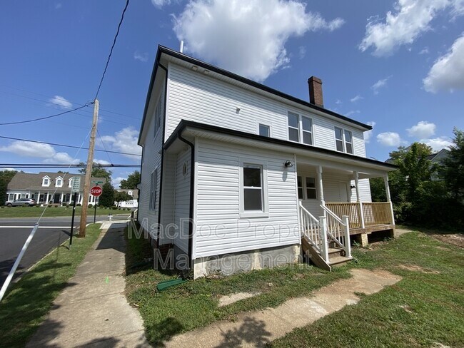 Building Photo - 1424 William St