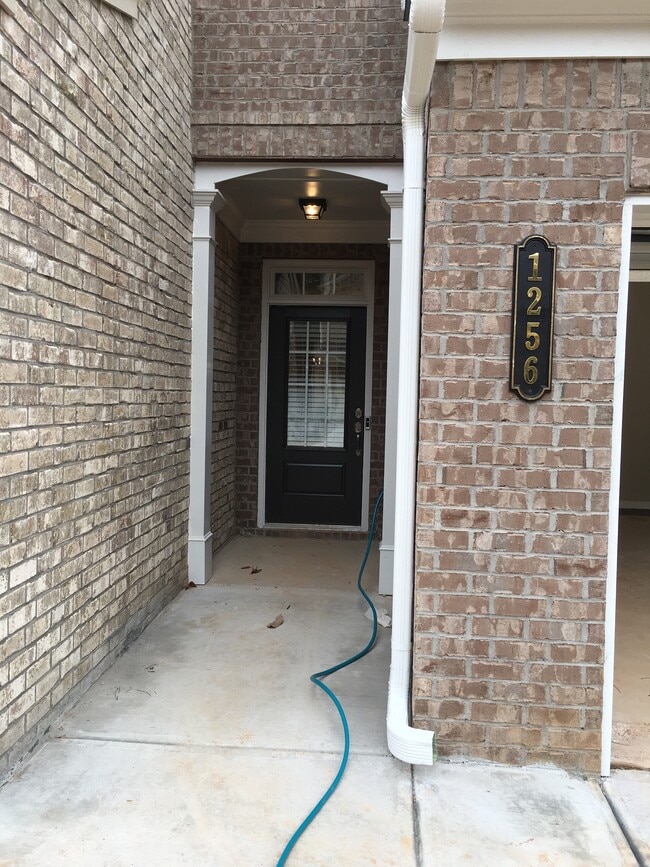 Building Photo - 1256 Elderwood Way